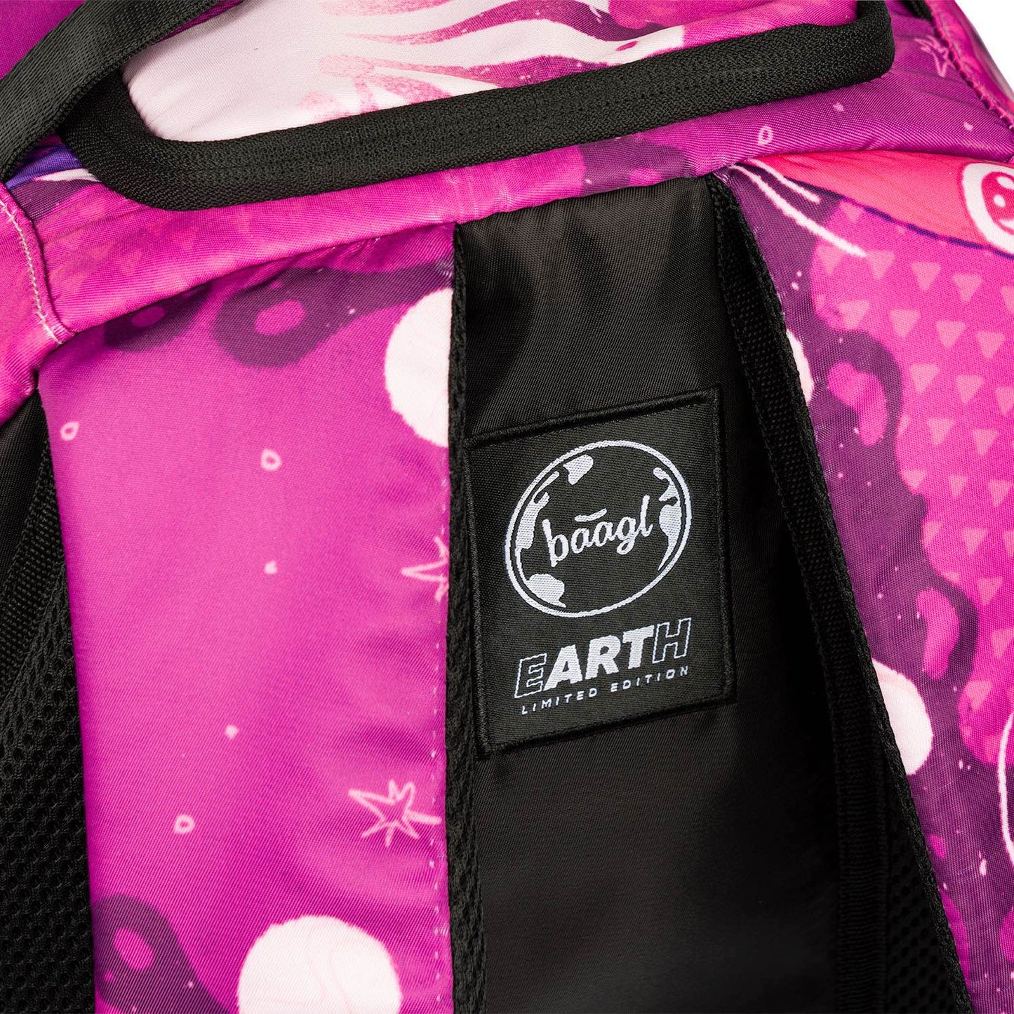 Rucksack eARTh Ufo by Mara Cmara