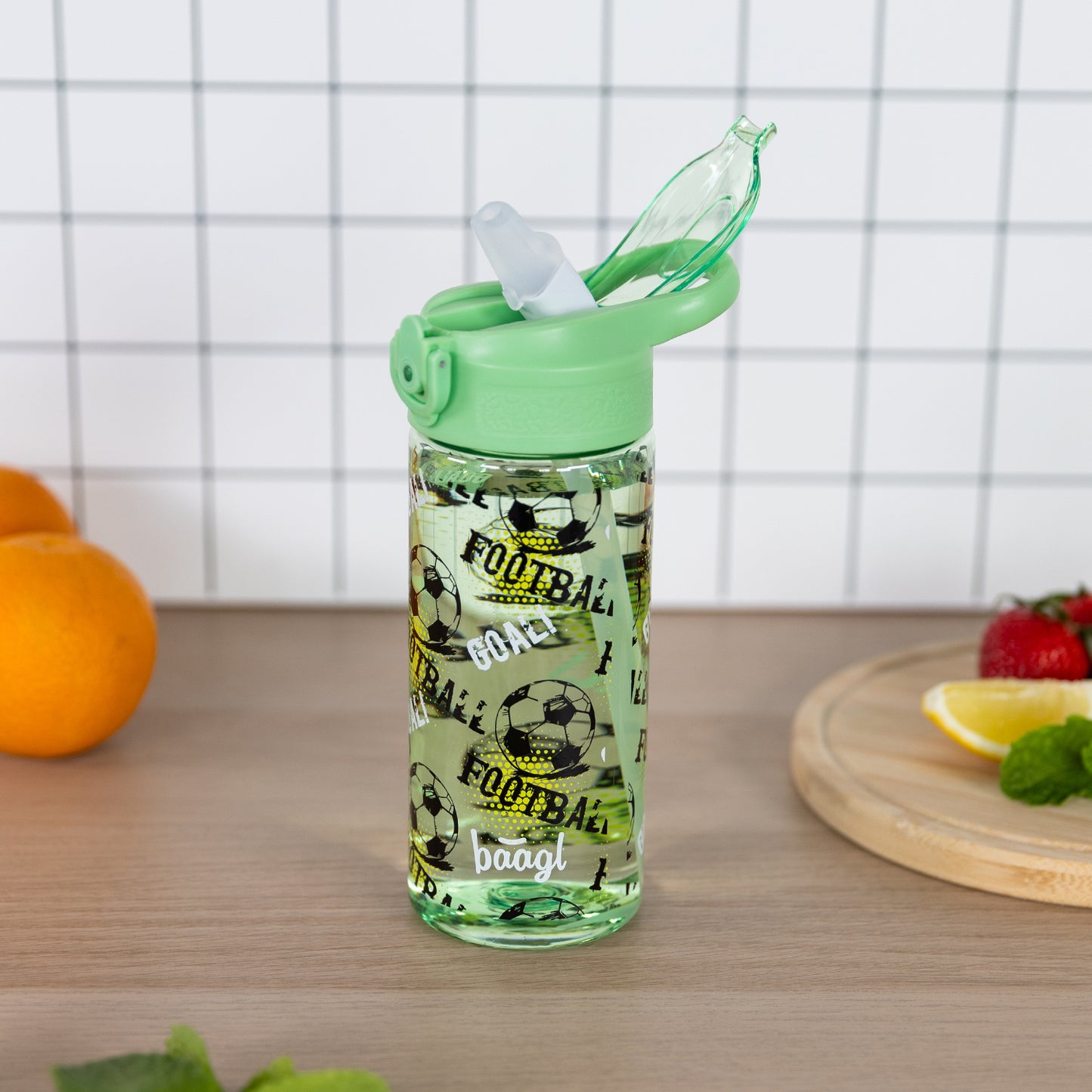 BAAGL Tritan Trinkflasche mit Strohhalm Fußball, 500 ml